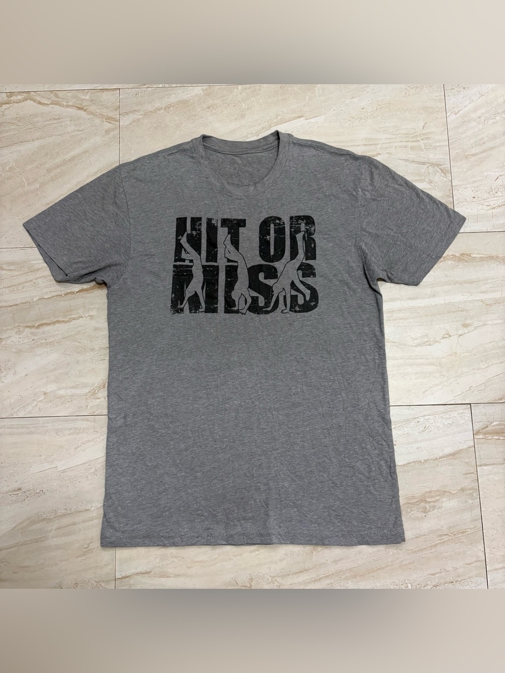 Gray "Hit or Miss" Graphic T-Shirt (Unisex/Men's Size Medium - 19" x 29")